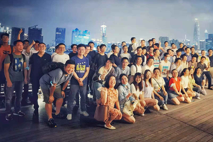 滨江徒步合影